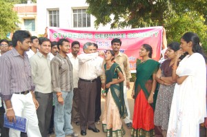 Vice Chancellor of Acharya Nagarjuna University, Prof. Shri .Y.R.Hara Gopal Reddy inaugurates the distribution of homeo medicine for prevention of Swine Flu organized by Students Service Society,at A.N.U campus and the affiliated colleges On Nov 2nd 2009.